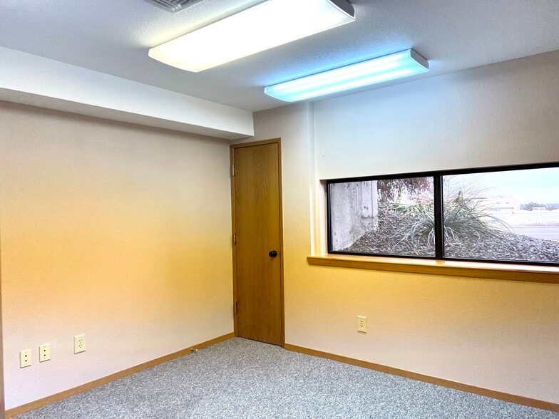 More Photos Of 7409 W Grandridge Blvd, Kennewick Office For Lease