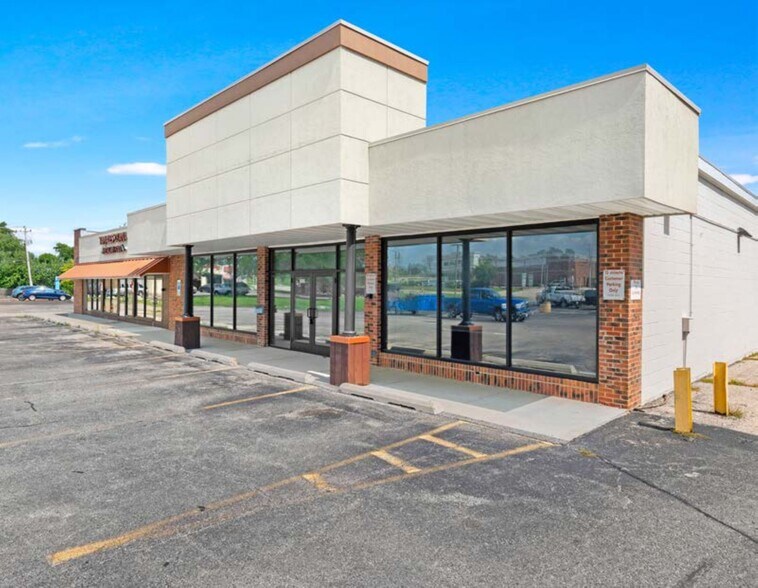 More Photos Of 605-625 N Midlothian Rd, Mundelein General Retail For Sale