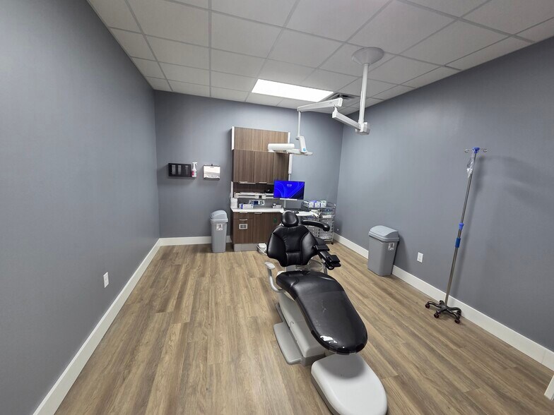 More Photos Of 6634 Summer Knoll Cv, Bartlett Medical For Lease