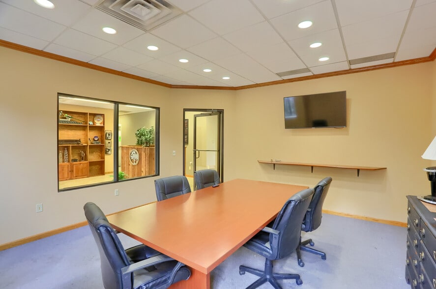 More Photos Of 703 Commerce Ave, New Castle Warehouse For Sale