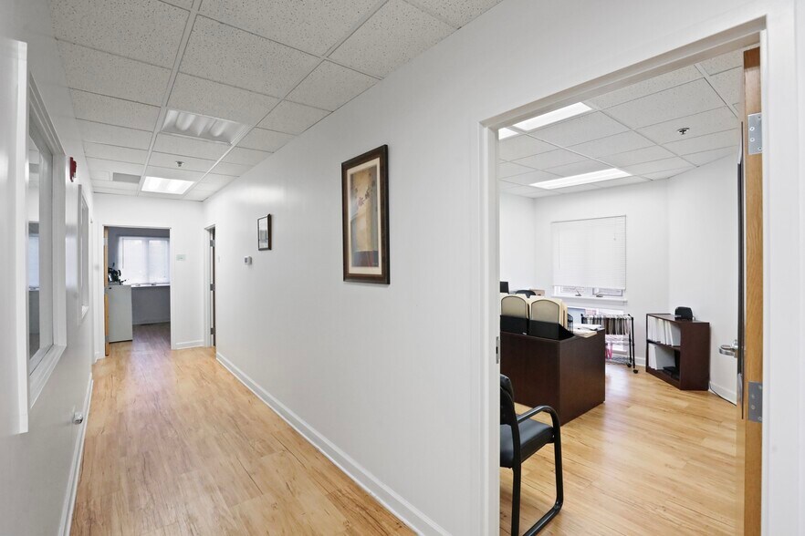 More Photos Of 1N131 County Farm Rd, Winfield Office For Sale