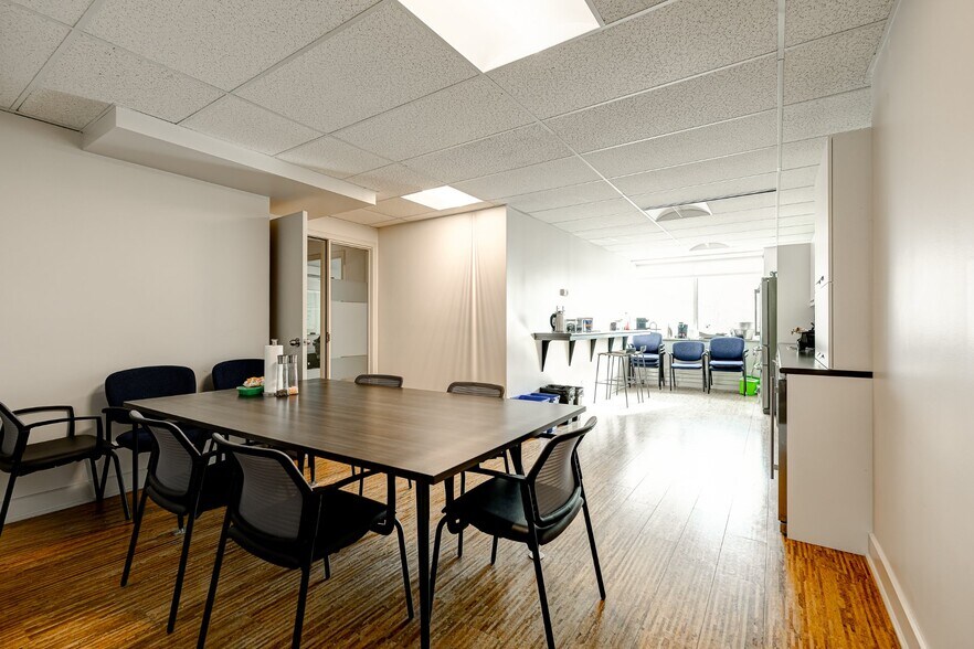 More Photos Of 2170 Boul René-Lévesque O, Montréal Medical For Lease