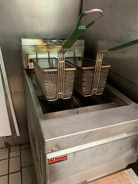 More Photos Of 307 N Broadway, Green Bay Restaurant For Sale