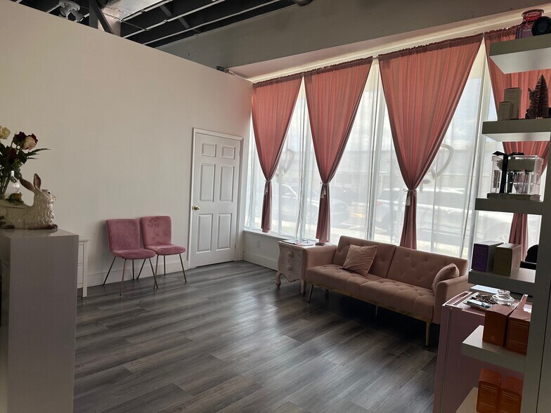 More Photos Of 12343-12345 W Dixie Hwy, North Miami Storefront For Lease