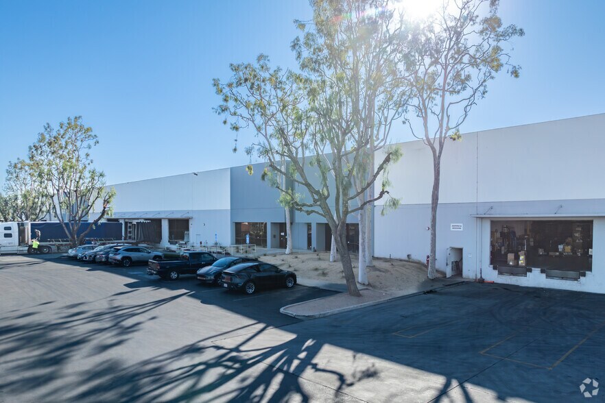 More Photos Of 2910 E Pacific Commerce Dr, East Rancho Dominguez Distribution For Lease
