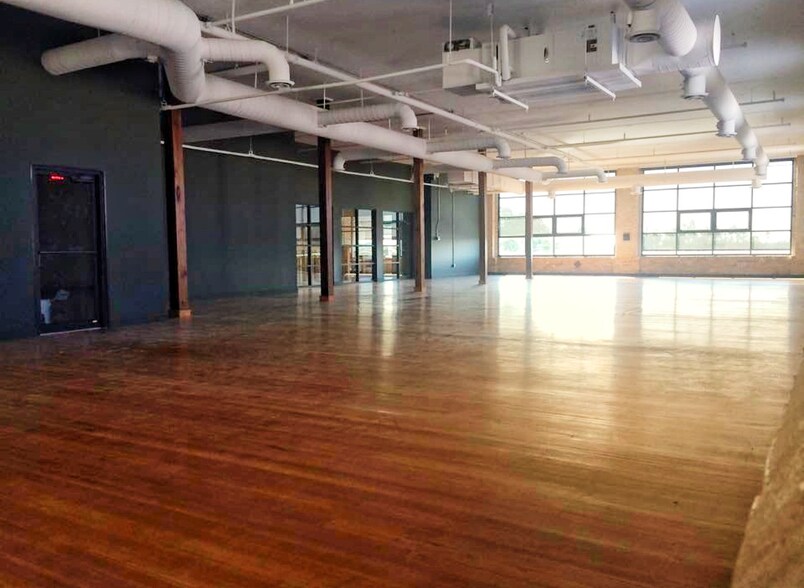 More Photos Of 201 N Main St, Taylor Storefront Retail Office For Sale