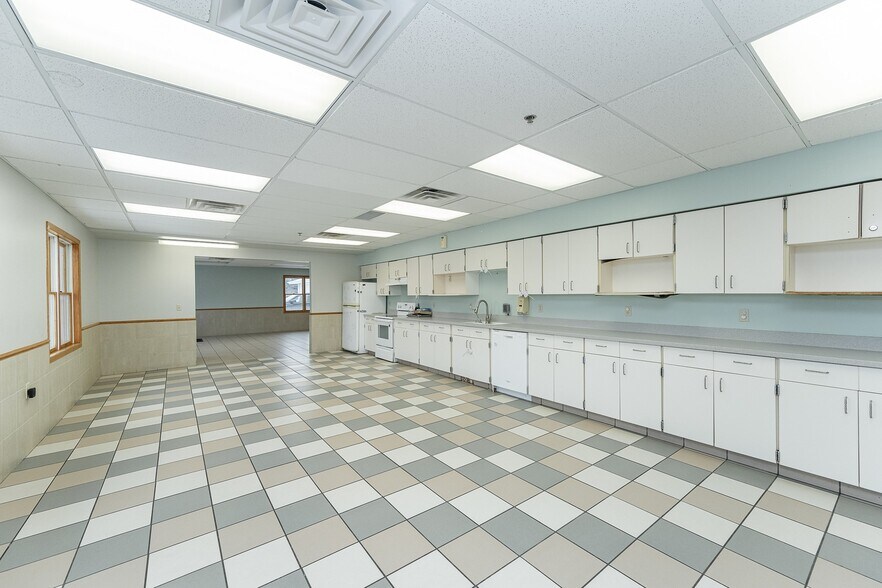 More Photos Of 202 5th St SE, Kasson Flex For Sale