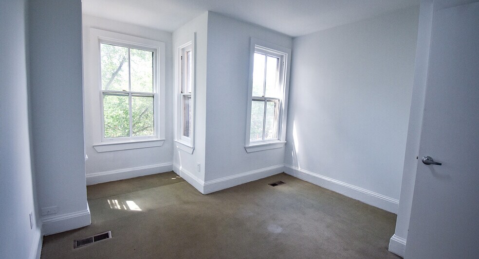 More Photos Of , Washington Office For Sale