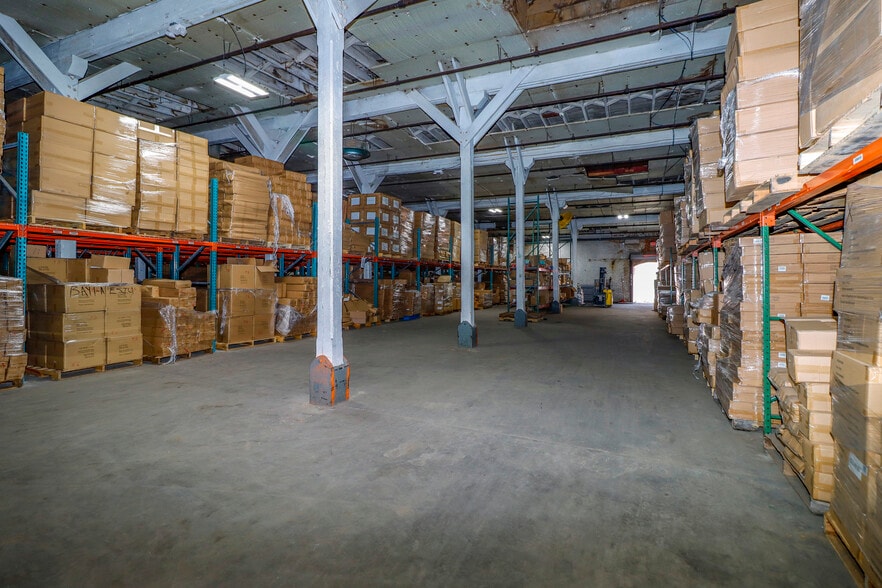 More Photos Of 827 Douglas Ave, Portsmouth Warehouse For Lease