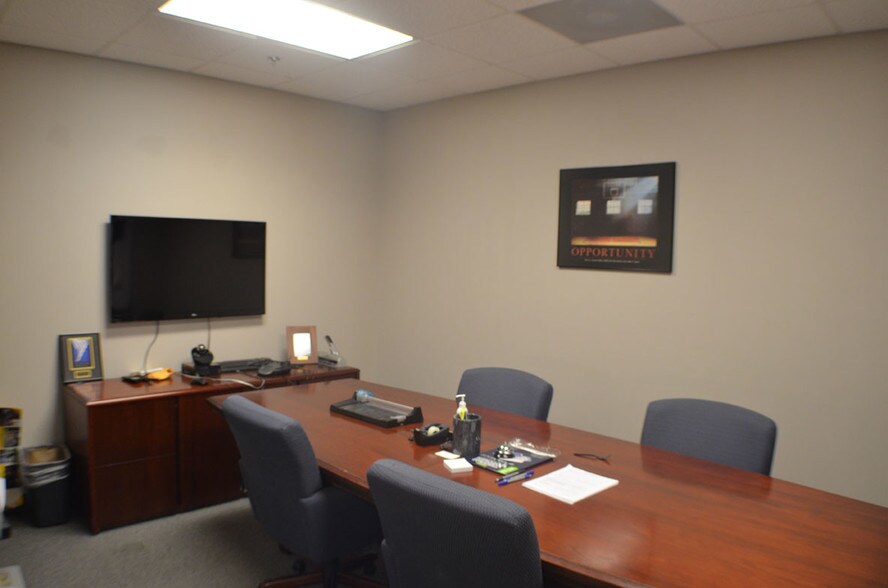 More Photos Of 3120 Latrobe Dr, Charlotte Showroom For Lease