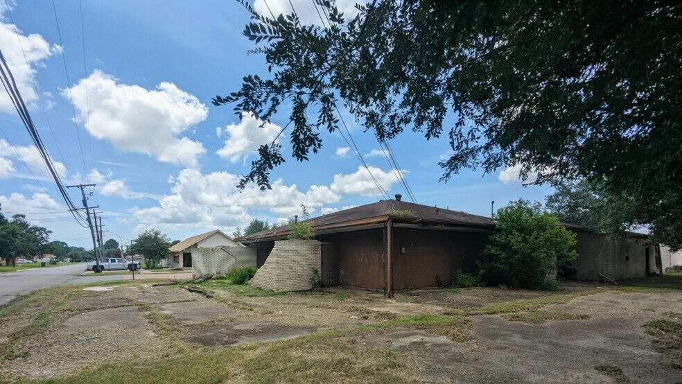 More Photos Of 3700 Doctors Dr, Port Arthur Office For Sale