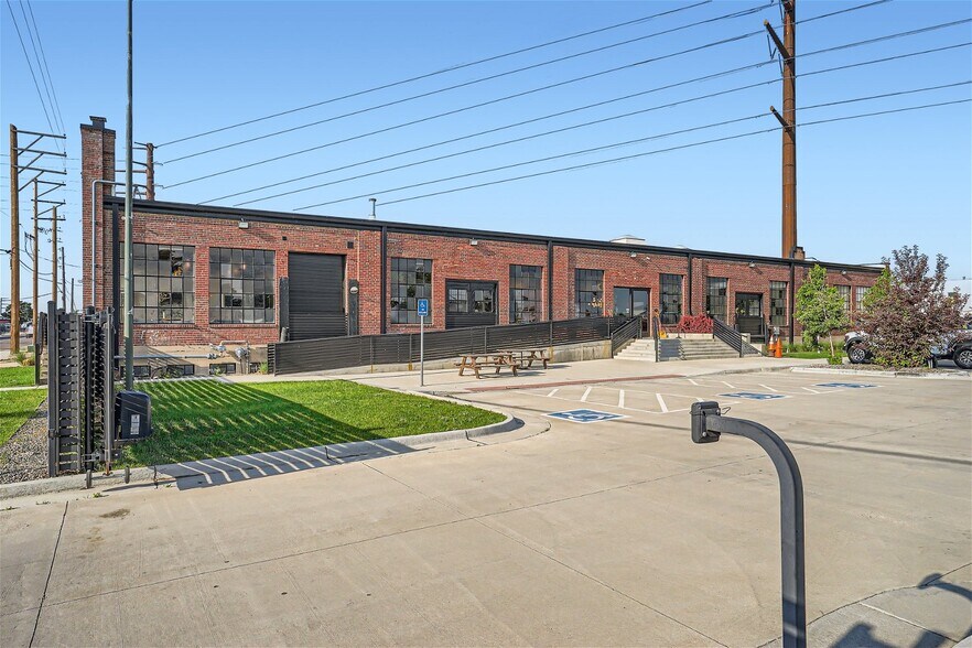 More Photos Of 389 S Lipan St, Denver Warehouse For Sale