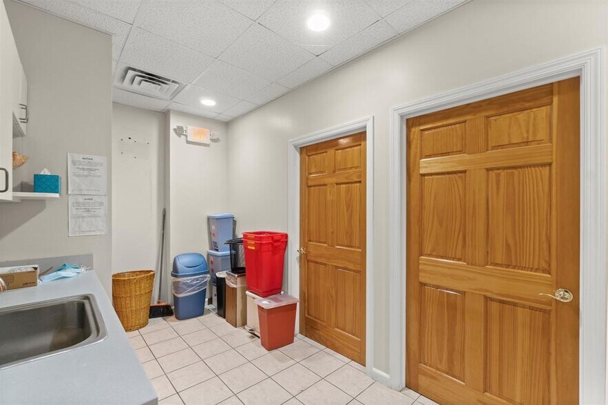 More Photos Of 391 Kennedy Blvd, Bayonne Medical For Sale