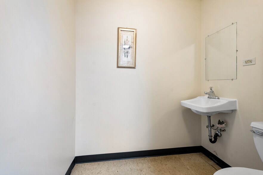 More Photos Of 10001 W Roosevelt Rd, Westchester Office For Sale