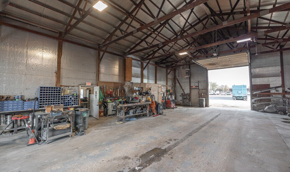 More Photos Of 300 Washington St, South Roxana Warehouse For Sale