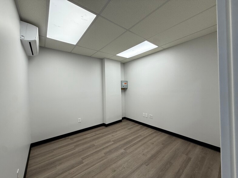 More Photos Of 2566 Borough Pl, Woodside General Retail For Lease