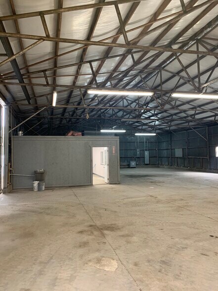 More Photos Of 401 Throckmorton St, McKinney Warehouse For Sale