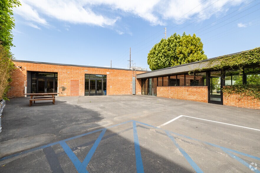 More Photos Of 12820 Panama St, Los Angeles Showroom For Lease