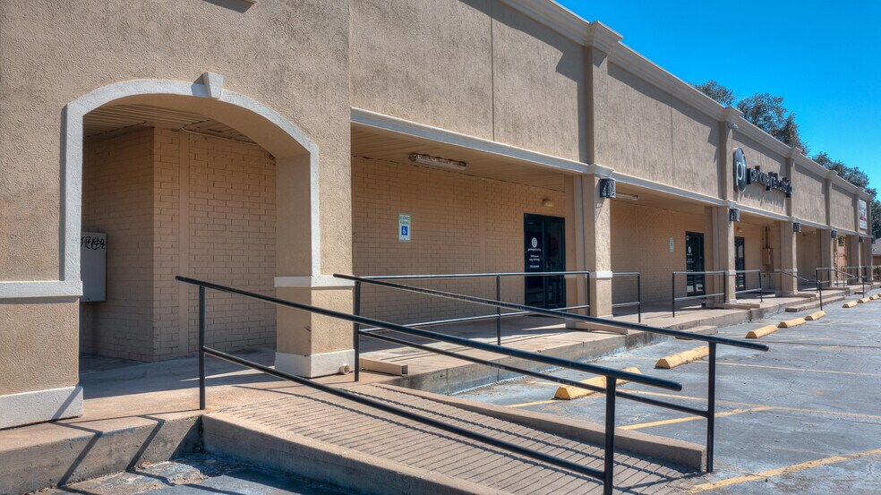 More Photos Of 5819 10th St, Katy Storefront For Sale