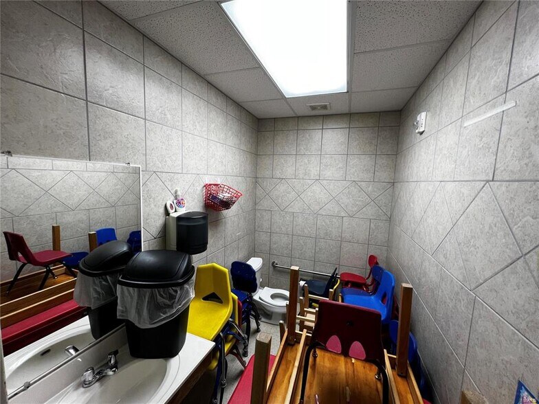 More Photos Of 19788 Sackett Ln, Waynesville Office For Sale