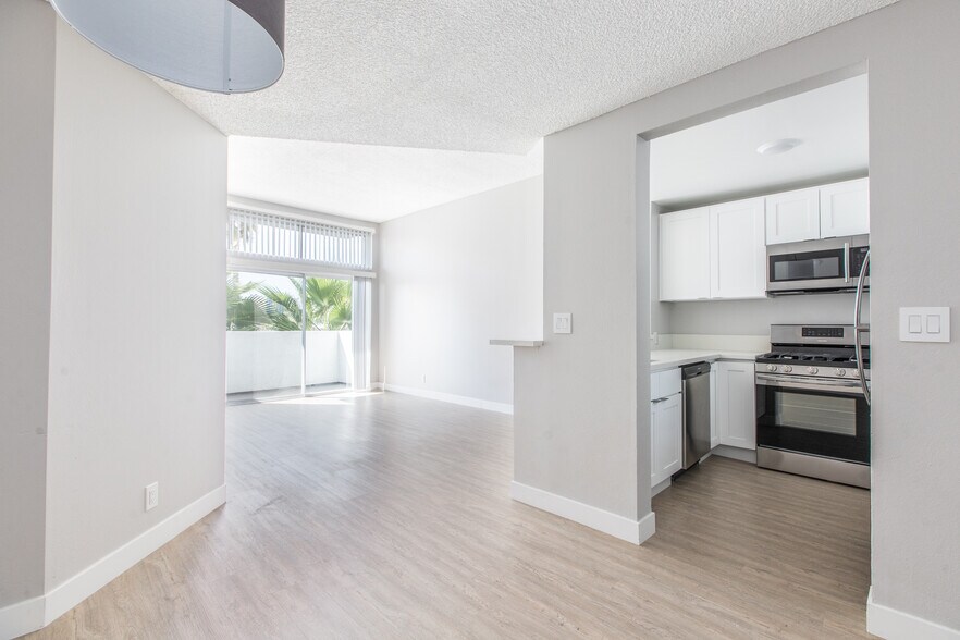 More Photos Of 130 S Alexandria Ave, Los Angeles Apartments For Sale