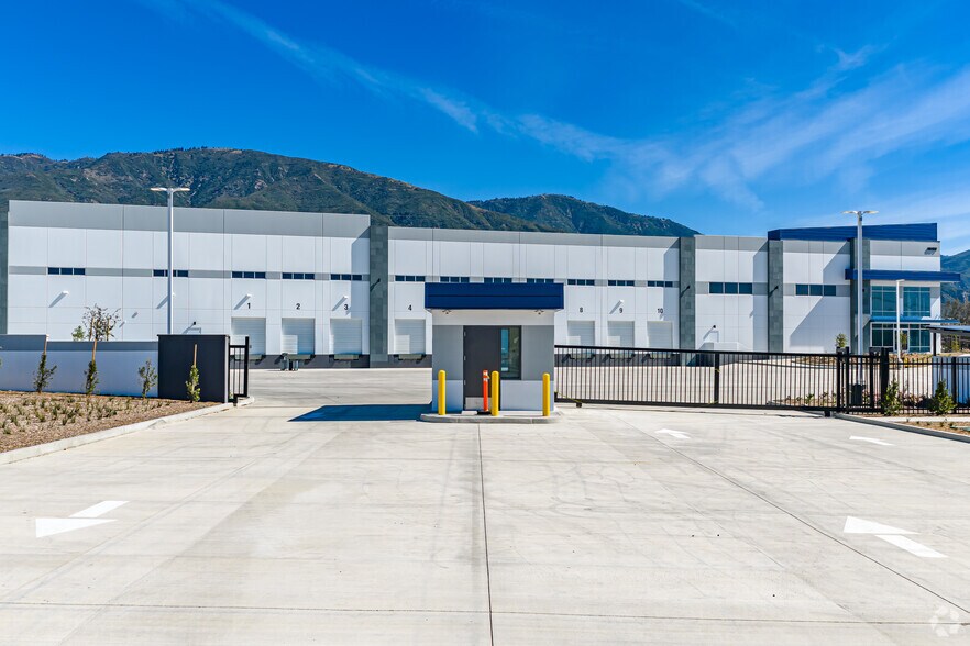 More Photos Of 19472 Cajon Blvd, San Bernardino Distribution For Lease