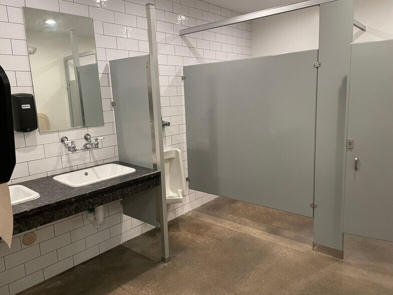 More Photos Of 121 Main St, Oswego Restaurant For Lease