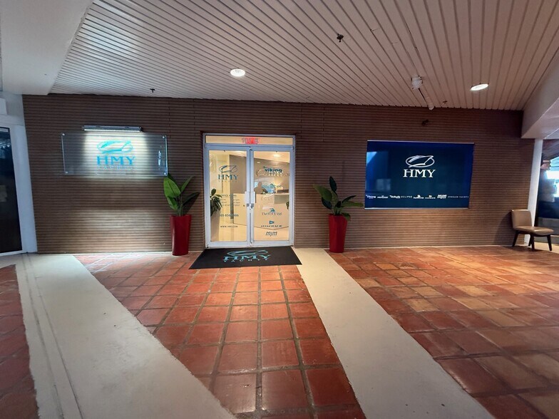 More Photos Of 300 Alton Rd, Miami Beach Office For Lease