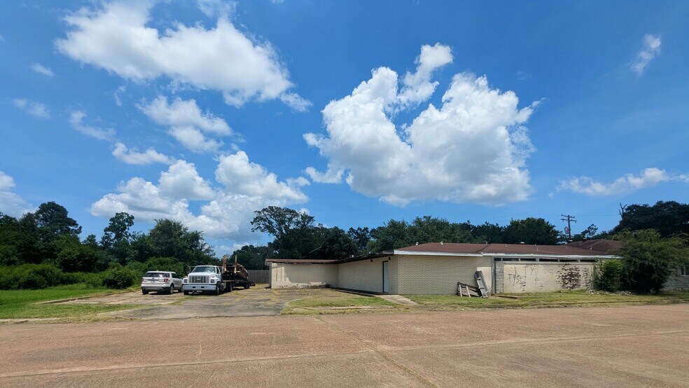 More Photos Of 3700 Doctors Dr, Port Arthur Office For Sale