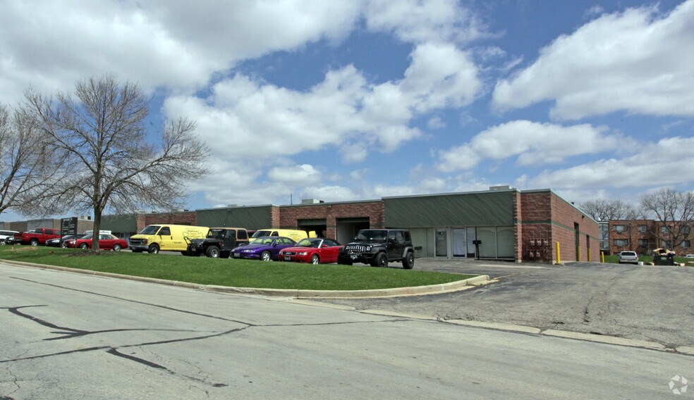 More Photos Of 190 Easy St, Carol Stream Manufacturing For Lease