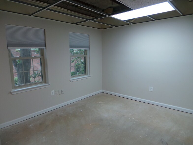 More Photos Of 7369 McWhorter Pl, Annandale Office For Sale