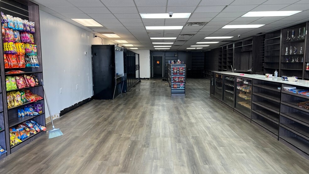 More Photos Of 933-939 N Broadway, Massapequa Storefront Retail Office For Lease