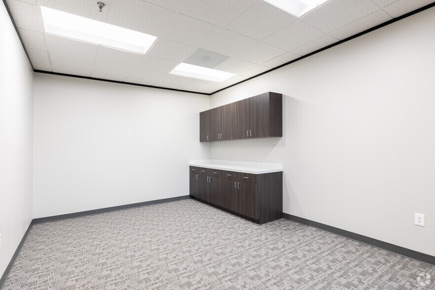 More Photos Of 1001 S Dairy Ashford Rd, Houston Office For Lease