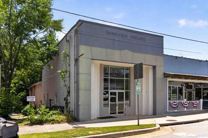 More Photos Of 38 Sycamore St, Jefferson Office For Sale