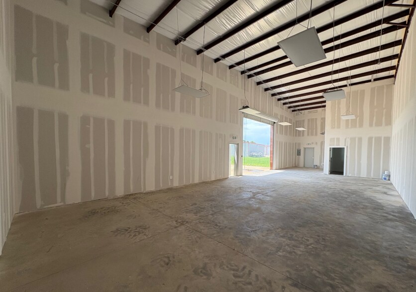 More Photos Of 18700 Becker Rd, Hockley Unknown For Lease