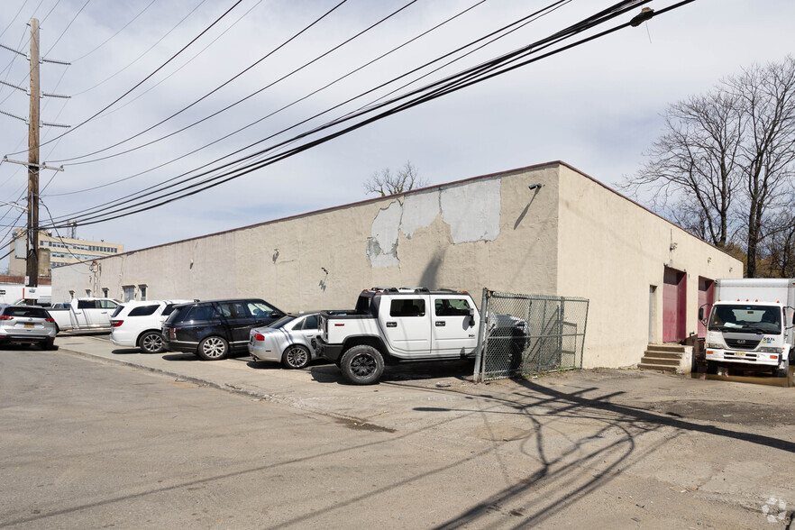 Primary Photo Of 59 Hempstead Gardens Dr, West Hempstead Warehouse For Lease