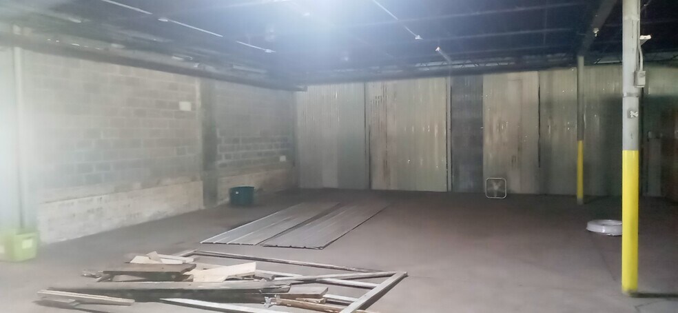 More Photos Of 664 S Edgewood Ave, Somerset Light Distribution For Lease