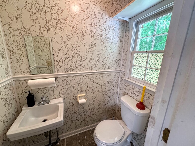 More Photos Of 1486 GA-51, Homer Specialty For Sale