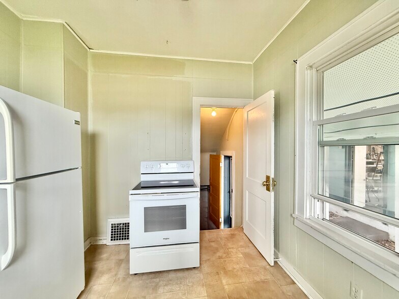 More Photos Of 4529 11th St, Rock Island Office For Sale