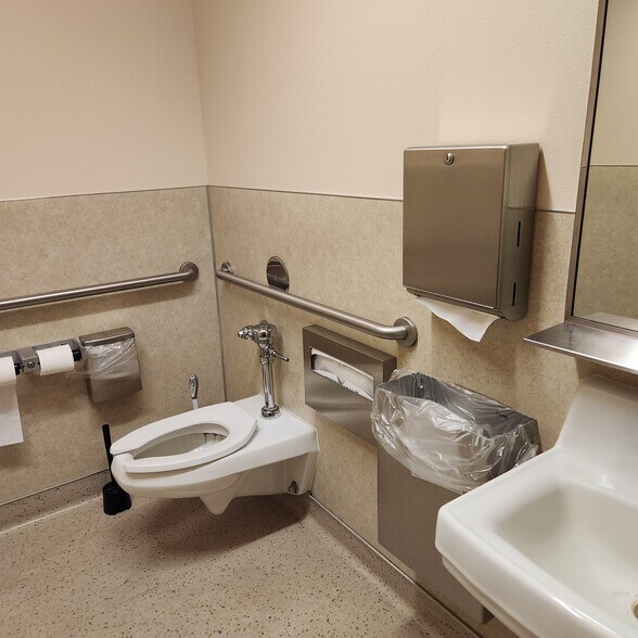 More Photos Of 5300 MacArthur Blvd, Vancouver Office For Lease