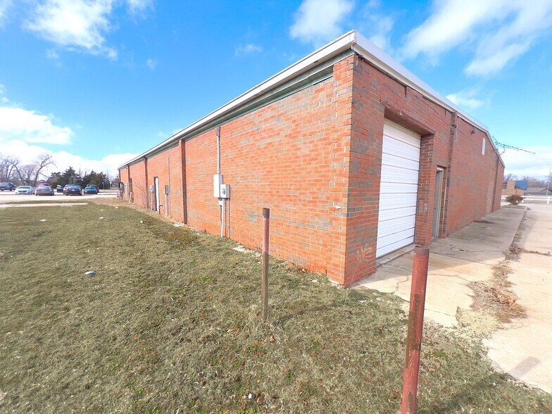 More Photos Of 802-806 Wynan Ct, Anadarko Medical For Sale