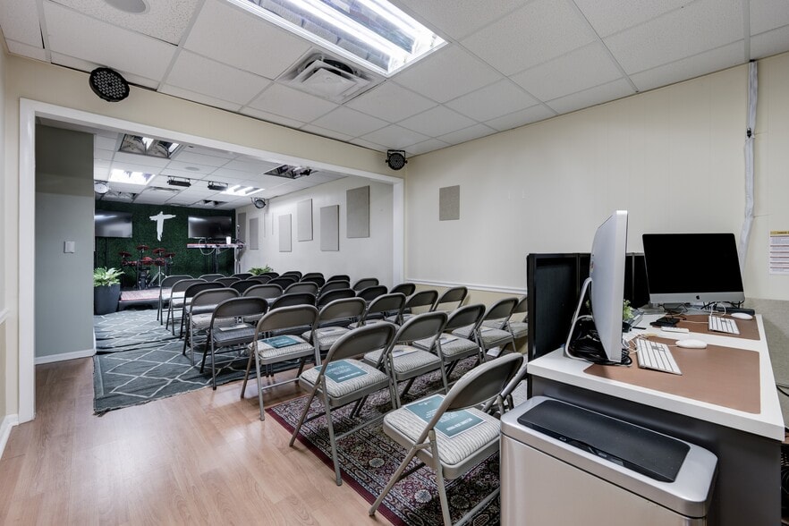 More Photos Of 2240 Palm Beach Lakes Blvd, West Palm Beach Office For Sale