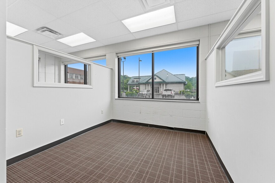 More Photos Of 34 Sterling Dr, Morgantown Flex For Lease