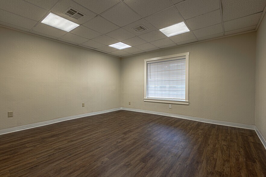 More Photos Of 2505 Washington Ave, Waco Office For Lease