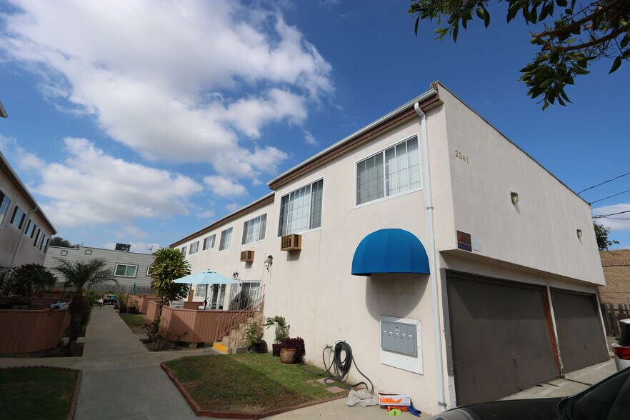More Photos Of 2331 Walnut Ave, Signal Hill Apartments For Sale
