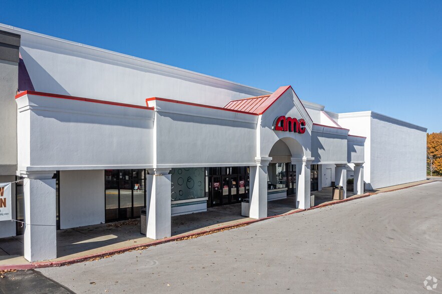More Photos Of 2999-3033 N College Ave, Fayetteville Unknown For Lease
