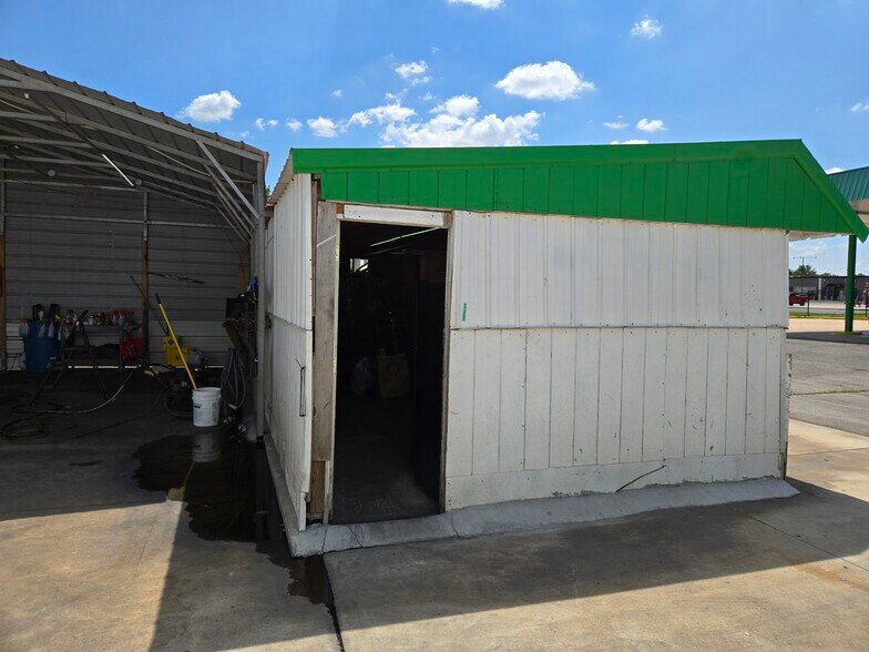 More Photos Of 1800 N Portland Ave, Oklahoma City Convenience Store For Sale