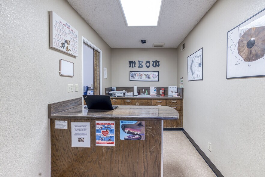 More Photos Of 3200 G St, Merced Veterinarian Kennel For Sale