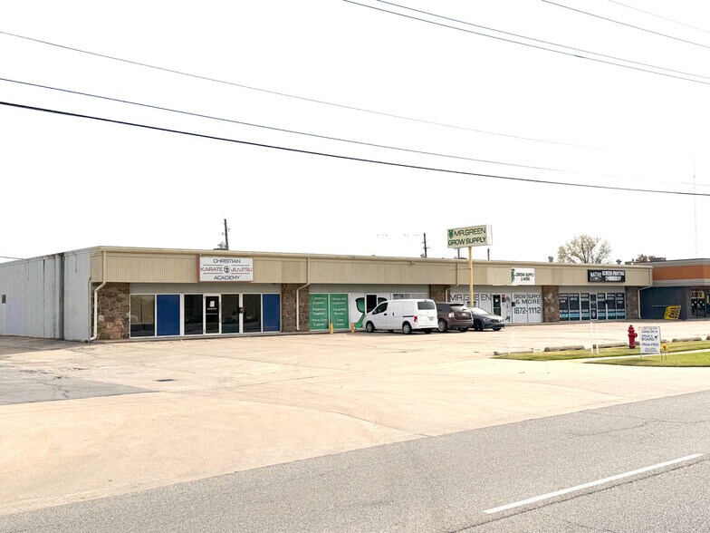 More Photos Of 309-317 N Aspen Ave, Broken Arrow Unknown For Lease