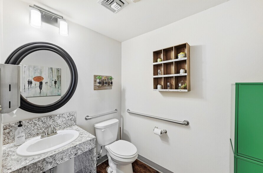 More Photos Of 8733 Shoal Creek Blvd, Austin Office For Sale